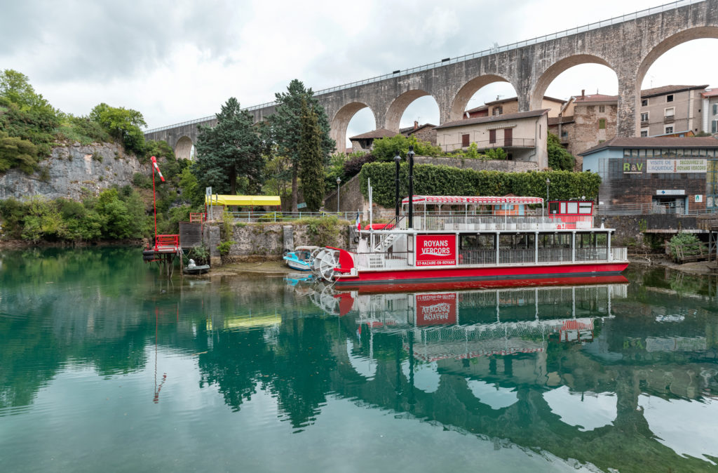 Que voir et que faire dans le Vercors drômois ? Saint Nazaire en Royans, aqueduc et bateau