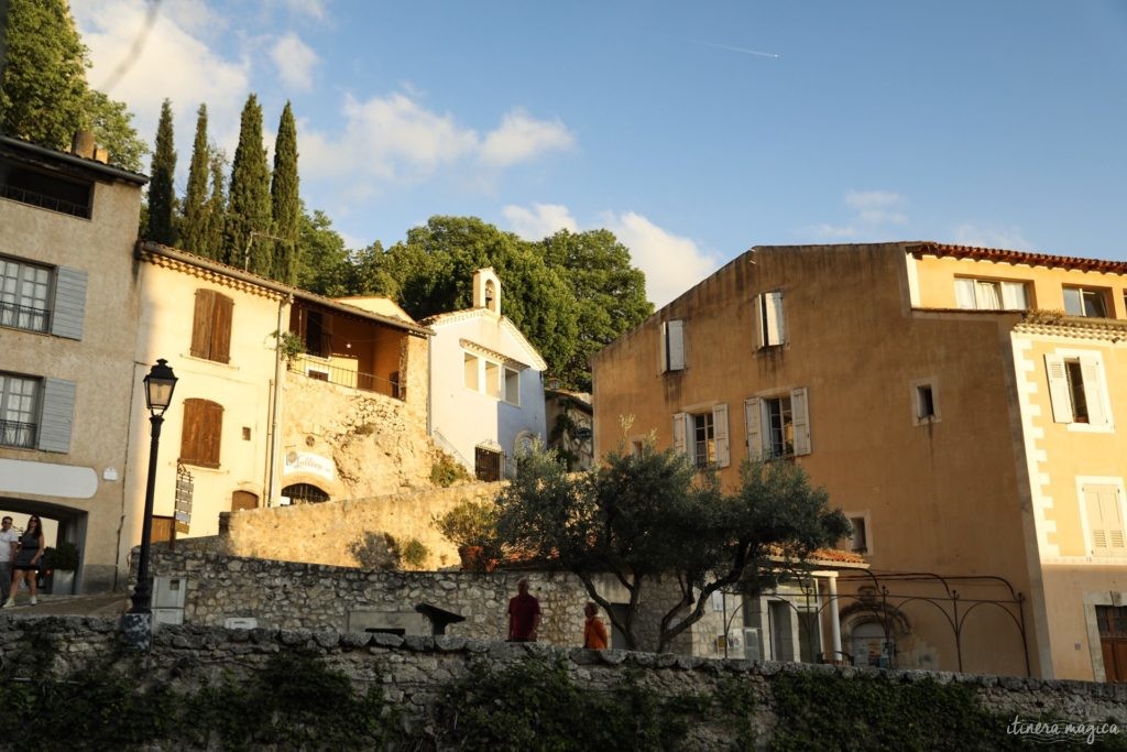 Où dormir pour visiter le Verdon ? Le village de Moustiers-Sainte-Marie, un des plus beaux villages de Provence