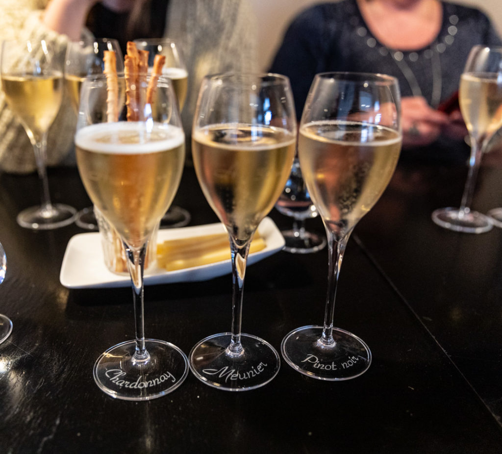 Visiter la Champagne entre automne et Noël : l'allée du champagne à Epernay, les maisons de champagne, Hautvillers, le marché de Noël de Reims, bonnes adresses à Reims...