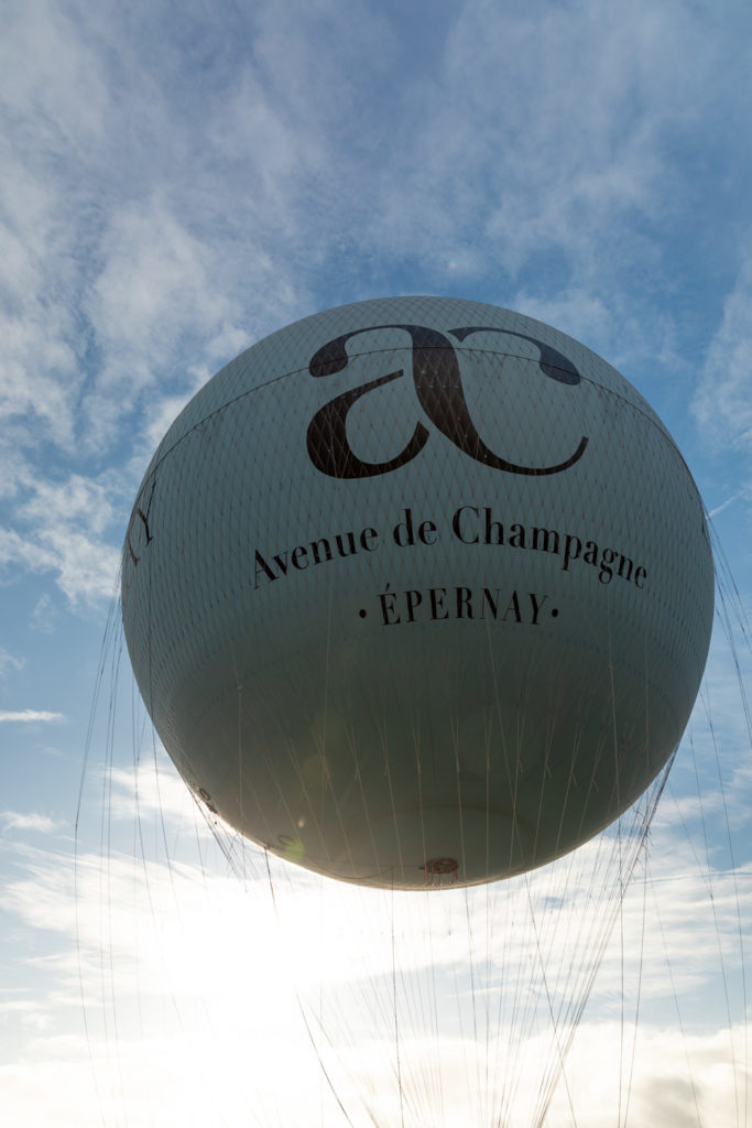Visiter la Champagne entre automne et Noël : l'allée du champagne à Epernay, les maisons de champagne, Hautvillers, le marché de Noël de Reims, bonnes adresses à Reims...