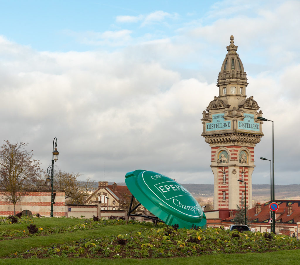 Visiter la Champagne entre automne et Noël : l'allée du champagne à Epernay, les maisons de champagne, Hautvillers, le marché de Noël de Reims, bonnes adresses à Reims...