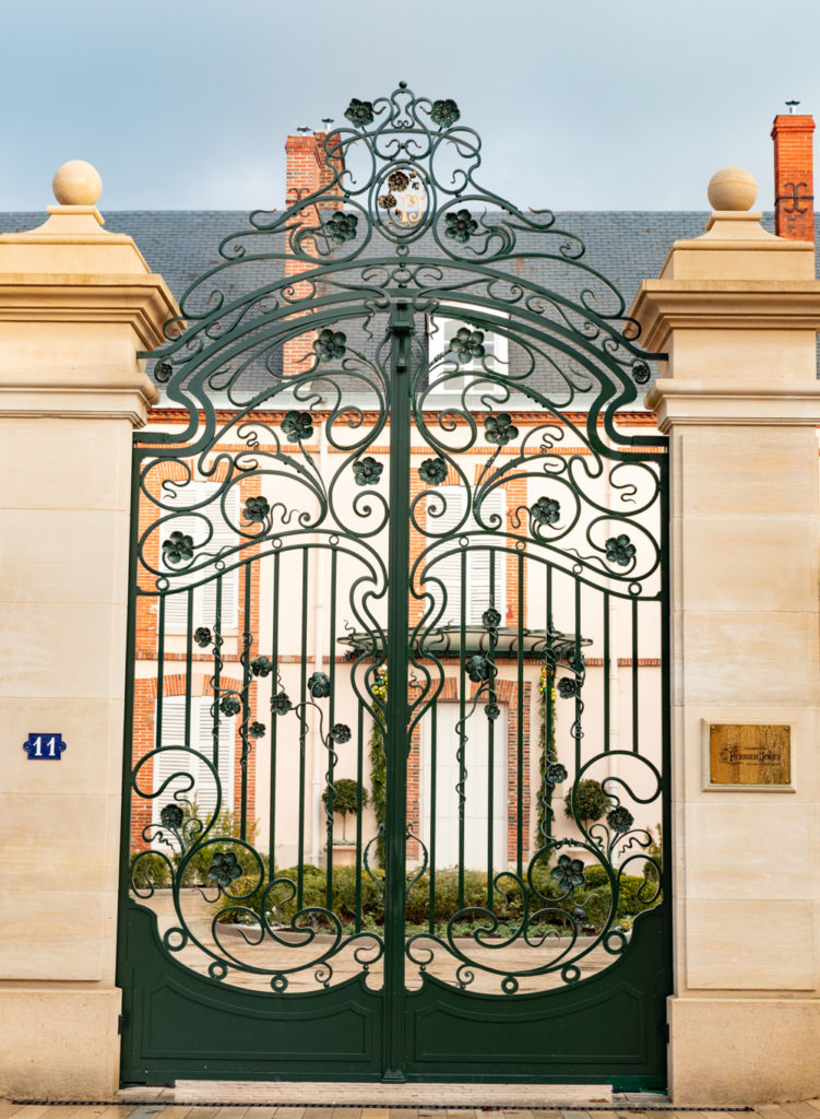 Visiter la Champagne entre automne et Noël : l'allée du champagne à Epernay, les maisons de champagne, Hautvillers, le marché de Noël de Reims, bonnes adresses à Reims...