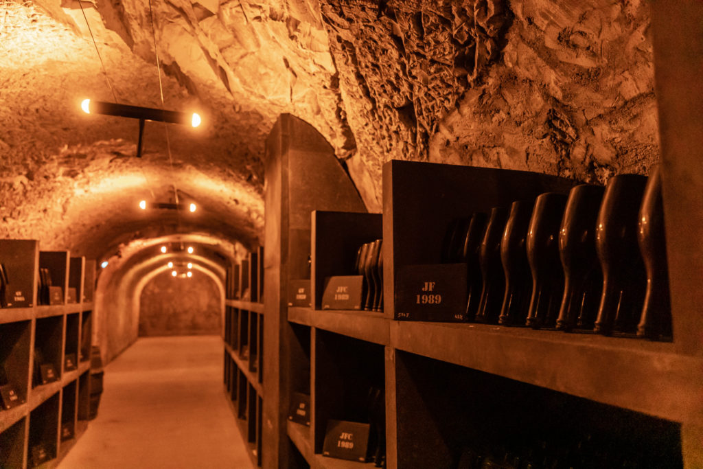 Visiter la Champagne entre automne et Noël : l'allée du champagne à Epernay, les maisons de champagne, Hautvillers, le marché de Noël de Reims, bonnes adresses à Reims...