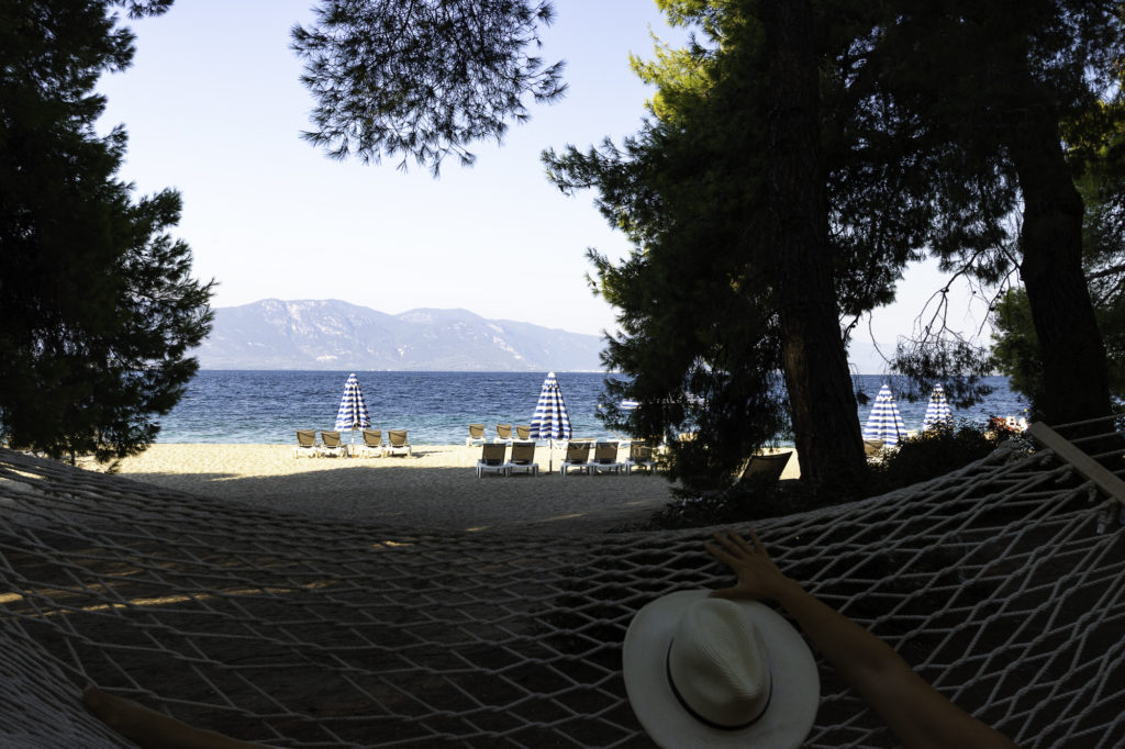 Voyage en Grèce continentale : de Delphes aux Météores, de l'Olympe aux plages de cinéma.