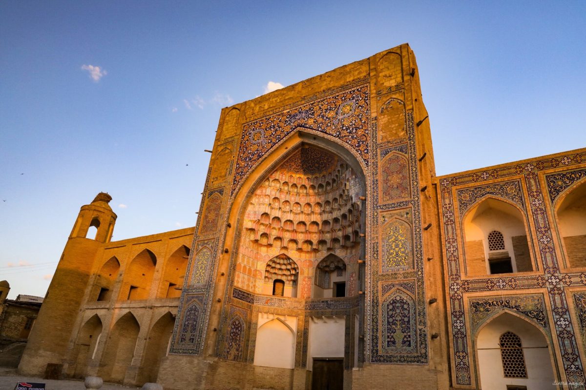 Partons pour un grand voyage en Ouzbékistan. De Samarcande à Boukhara en passant par la steppe, voici un itinéraire de rêve pour découvrir les incontournables d'Ouzbékistan.