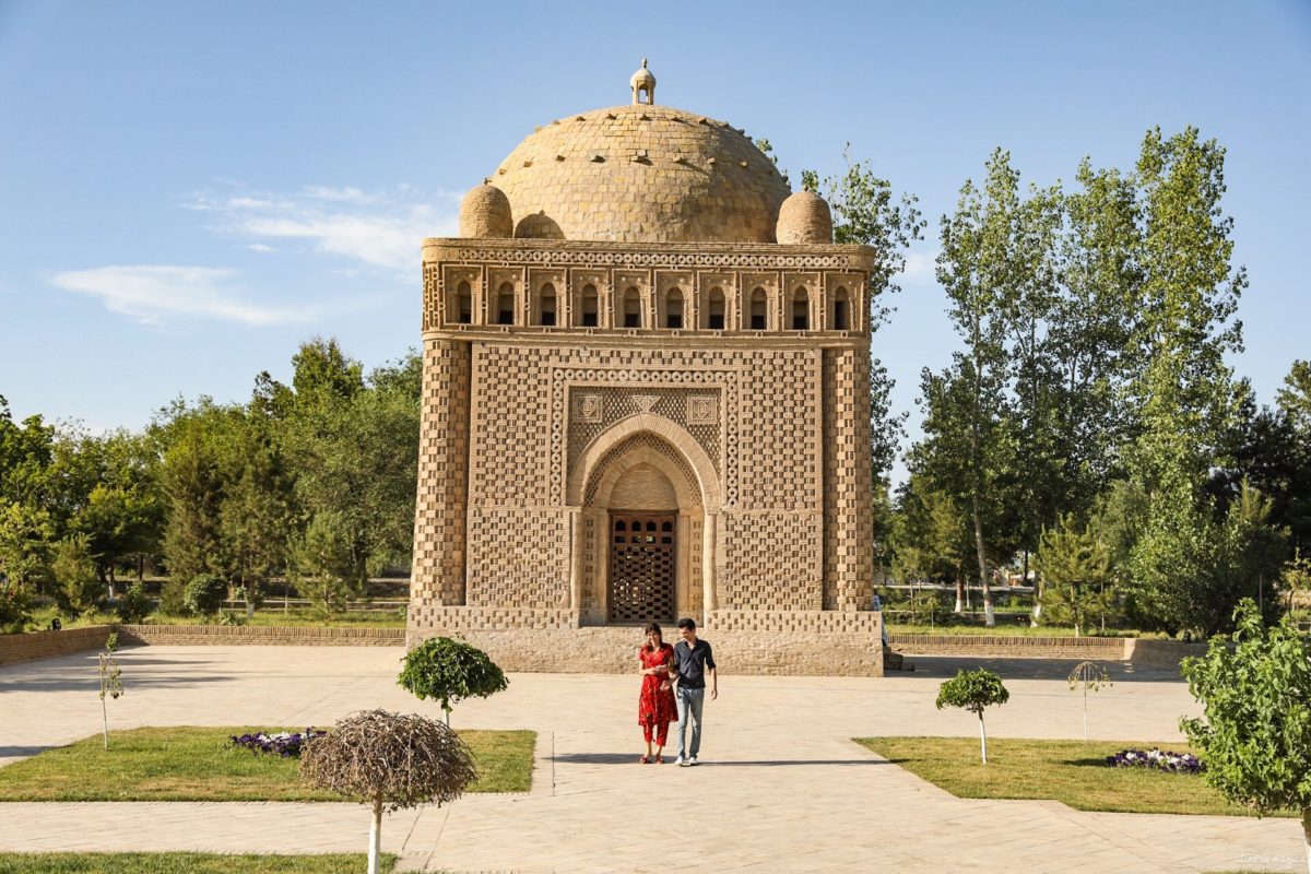 Partons pour un grand voyage en Ouzbékistan. De Samarcande à Boukhara en passant par la steppe, voici un itinéraire de rêve pour découvrir les incontournables d'Ouzbékistan.