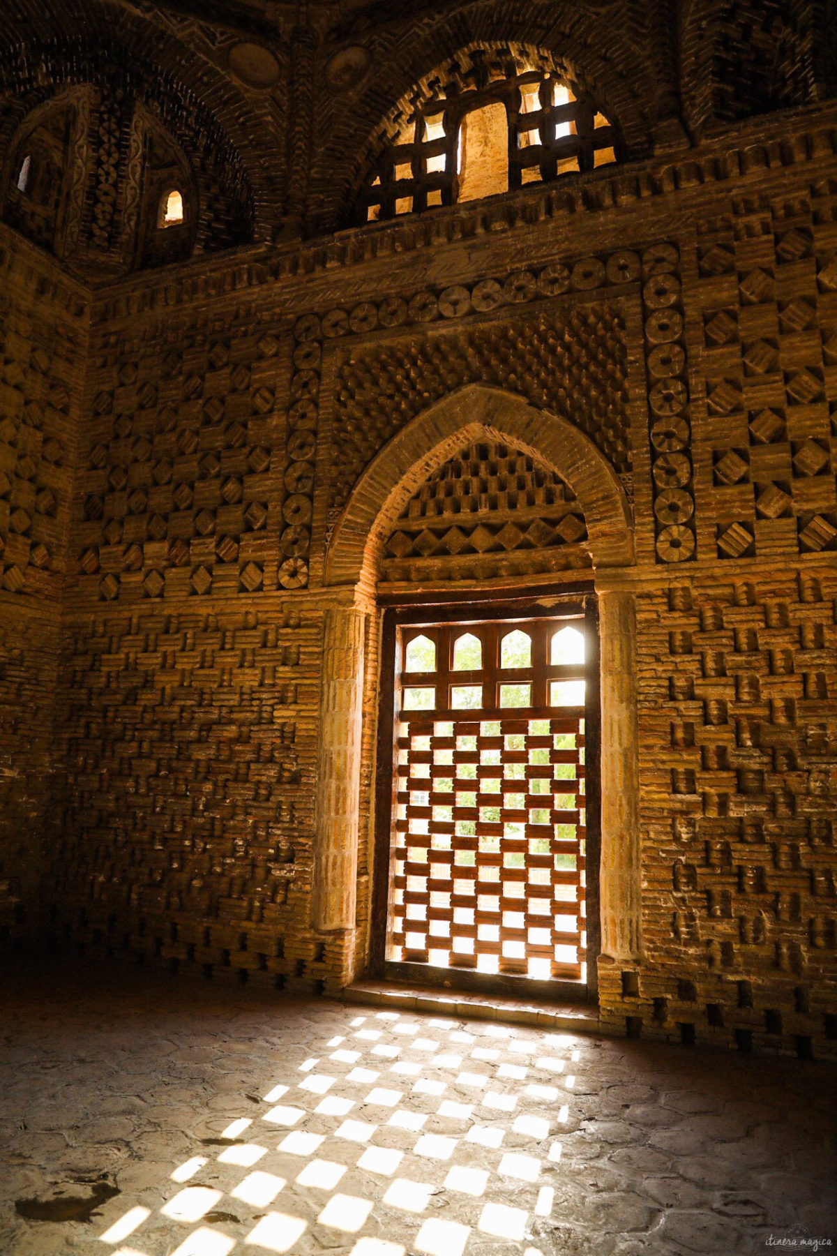 Partons pour un grand voyage en Ouzbékistan. De Samarcande à Boukhara en passant par la steppe, voici un itinéraire de rêve pour découvrir les incontournables d'Ouzbékistan.