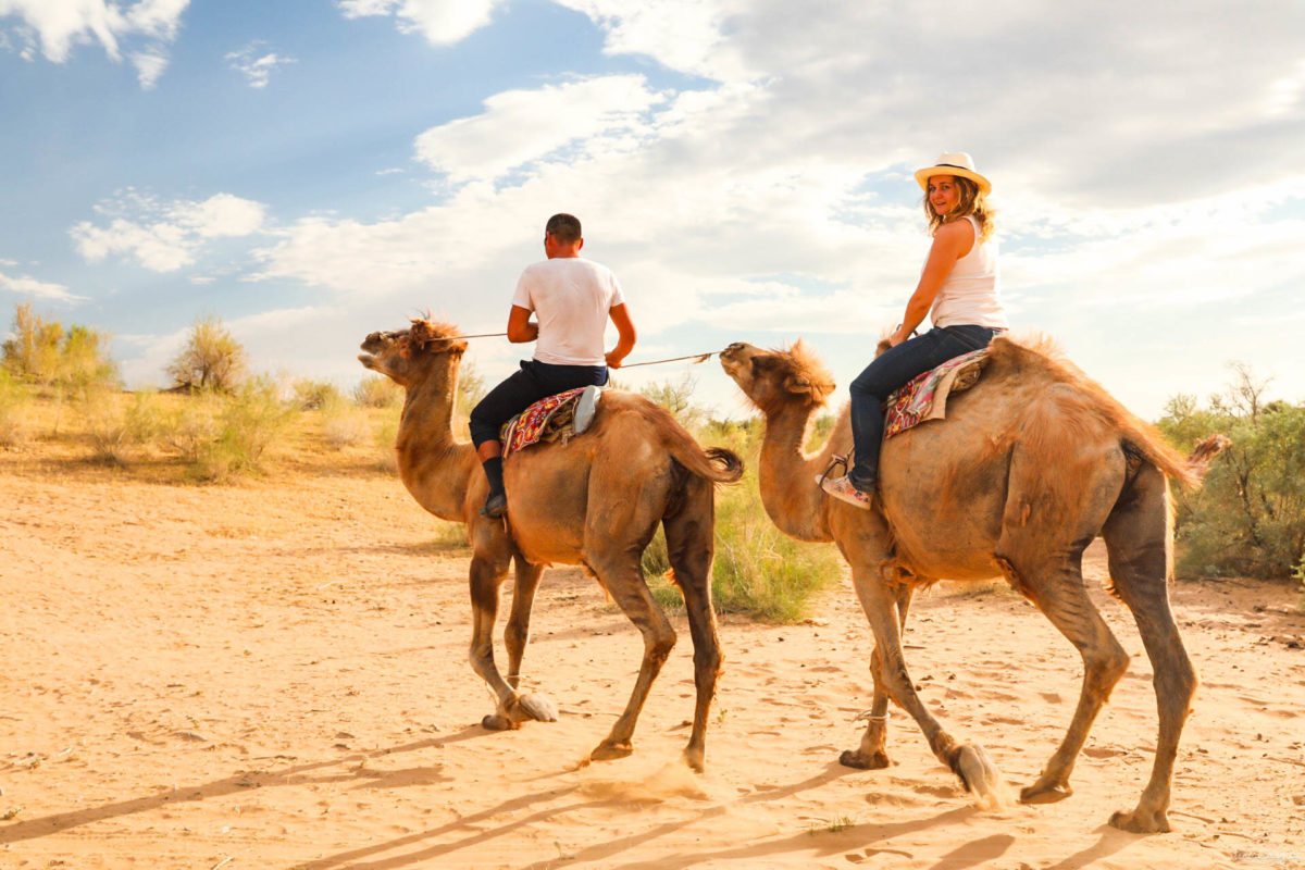 Partons pour un grand voyage en Ouzbékistan. De Samarcande à Boukhara en passant par la steppe, voici un itinéraire de rêve pour découvrir les incontournables d'Ouzbékistan.