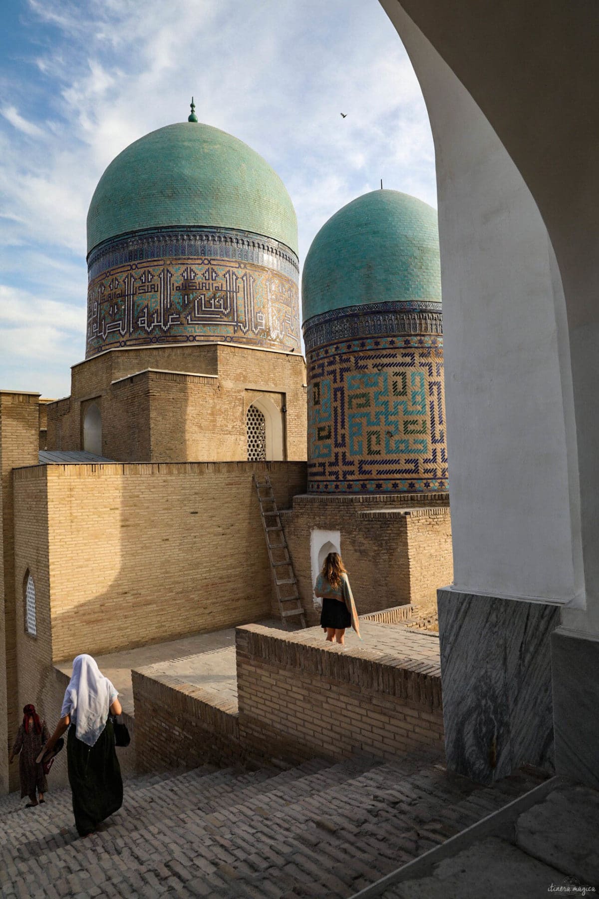 Partons pour un grand voyage en Ouzbékistan. De Samarcande à Boukhara en passant par la steppe, voici un itinéraire de rêve pour découvrir les incontournables d'Ouzbékistan.