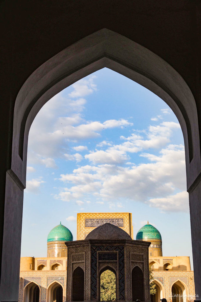 Partons pour un grand voyage en Ouzbékistan. De Samarcande à Boukhara en passant par la steppe, voici un itinéraire de rêve pour découvrir les incontournables d'Ouzbékistan.